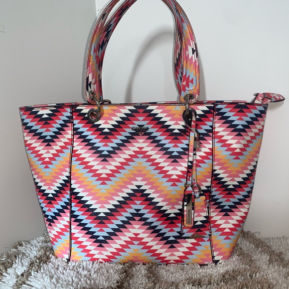 Guess Purse - Picture 2 of 8